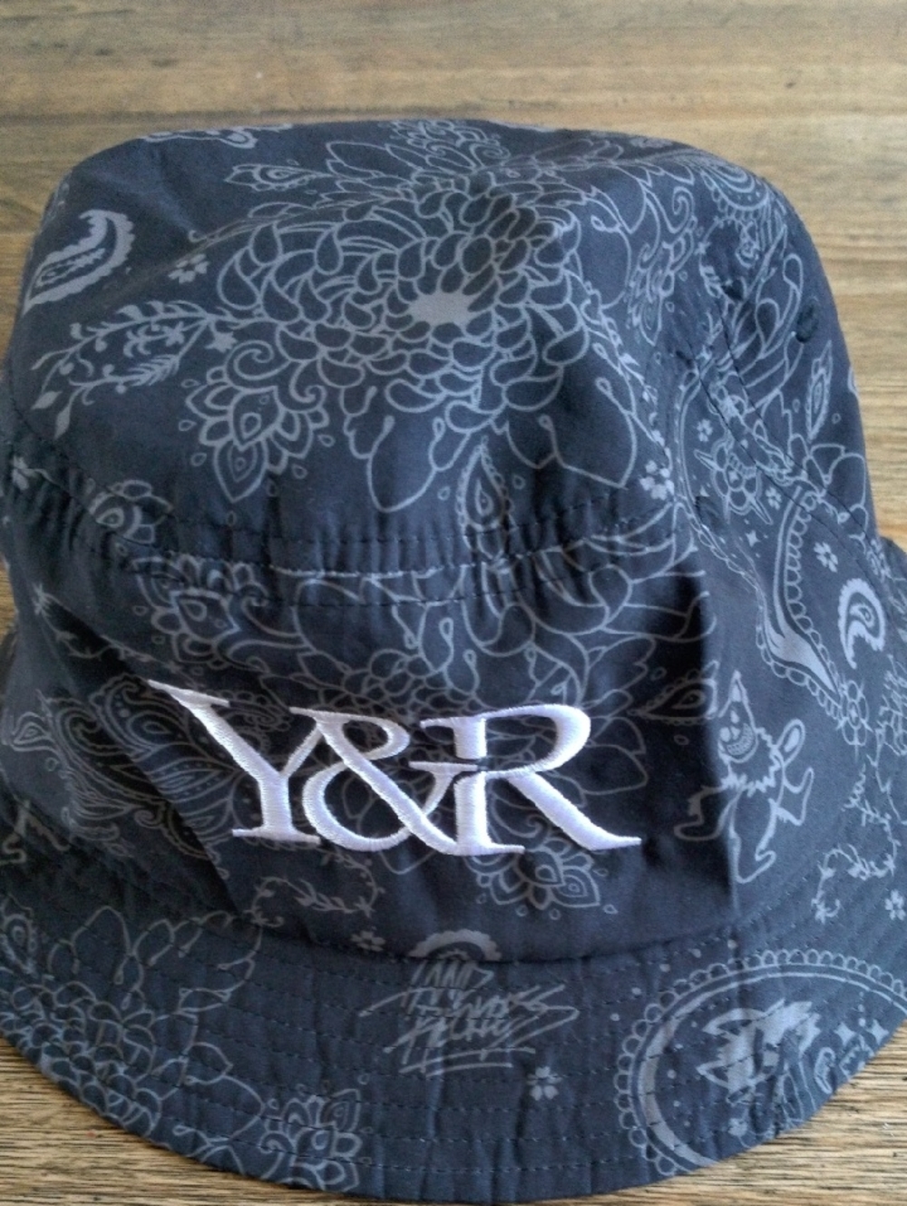🦋WOMENS Y&R BUCKET HAT 🦋